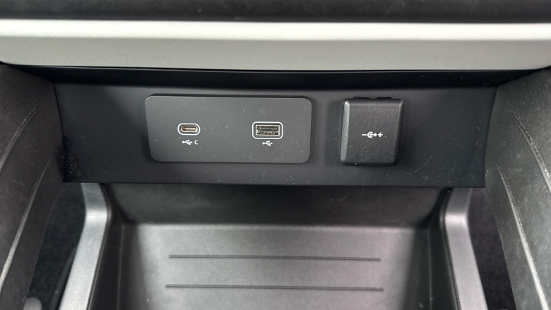 Land Rover Defender 3.0 D250 SE 110 5dr Auto Diesel Estate